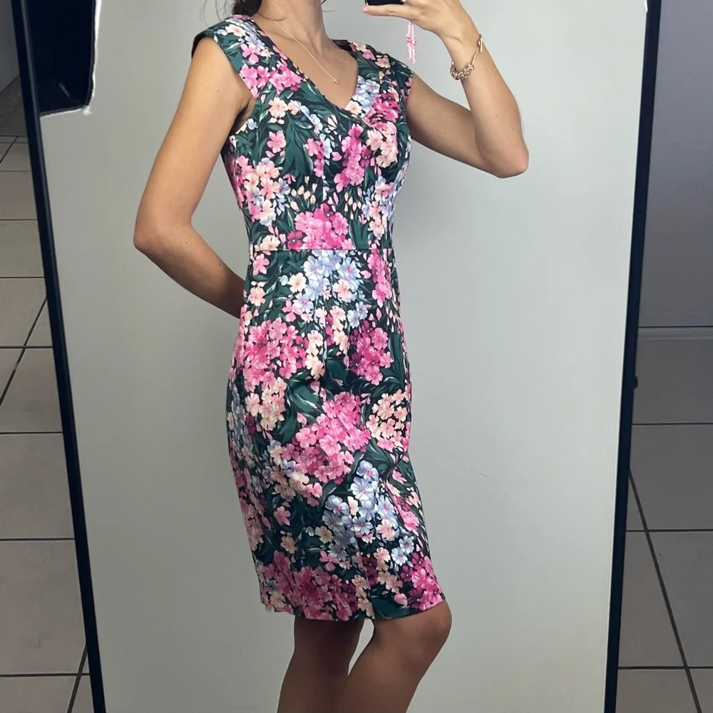 Review Chelsea Flower Dress Fitted Shift Vintage Floral Print Size 10 *no belt* - Picture 4 of 16